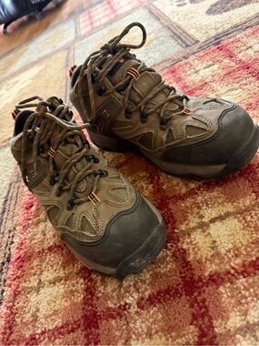 Men's Outdoor Trail Shoes in Olive Brown